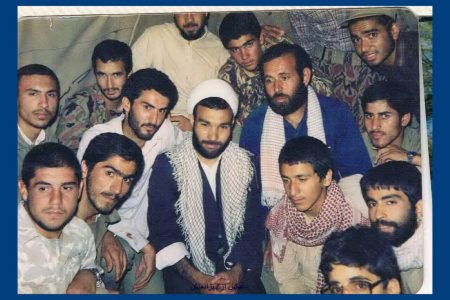 انتشار عکس/ حضور دکتر سبحانی نیا در بین رزمندگان ۸ سال دفاع مقدس